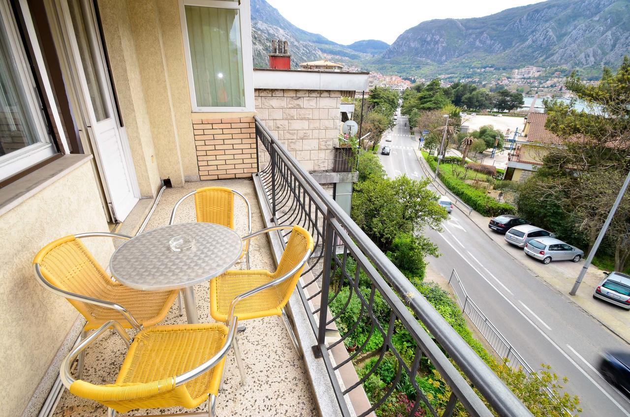 Central Apartment Kotor Exteriör bild