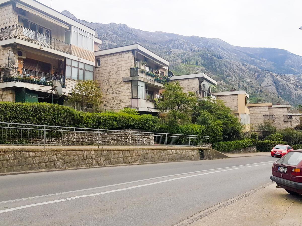 Central Apartment Kotor Exteriör bild